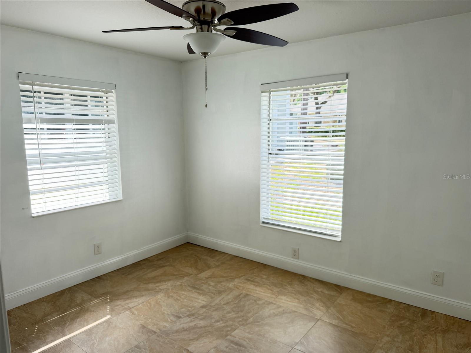 2564 Se 15th Ave #h Property Photo 4