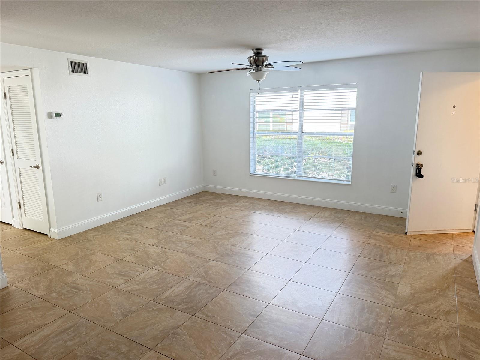 2564 Se 15th Ave #h Property Photo 7