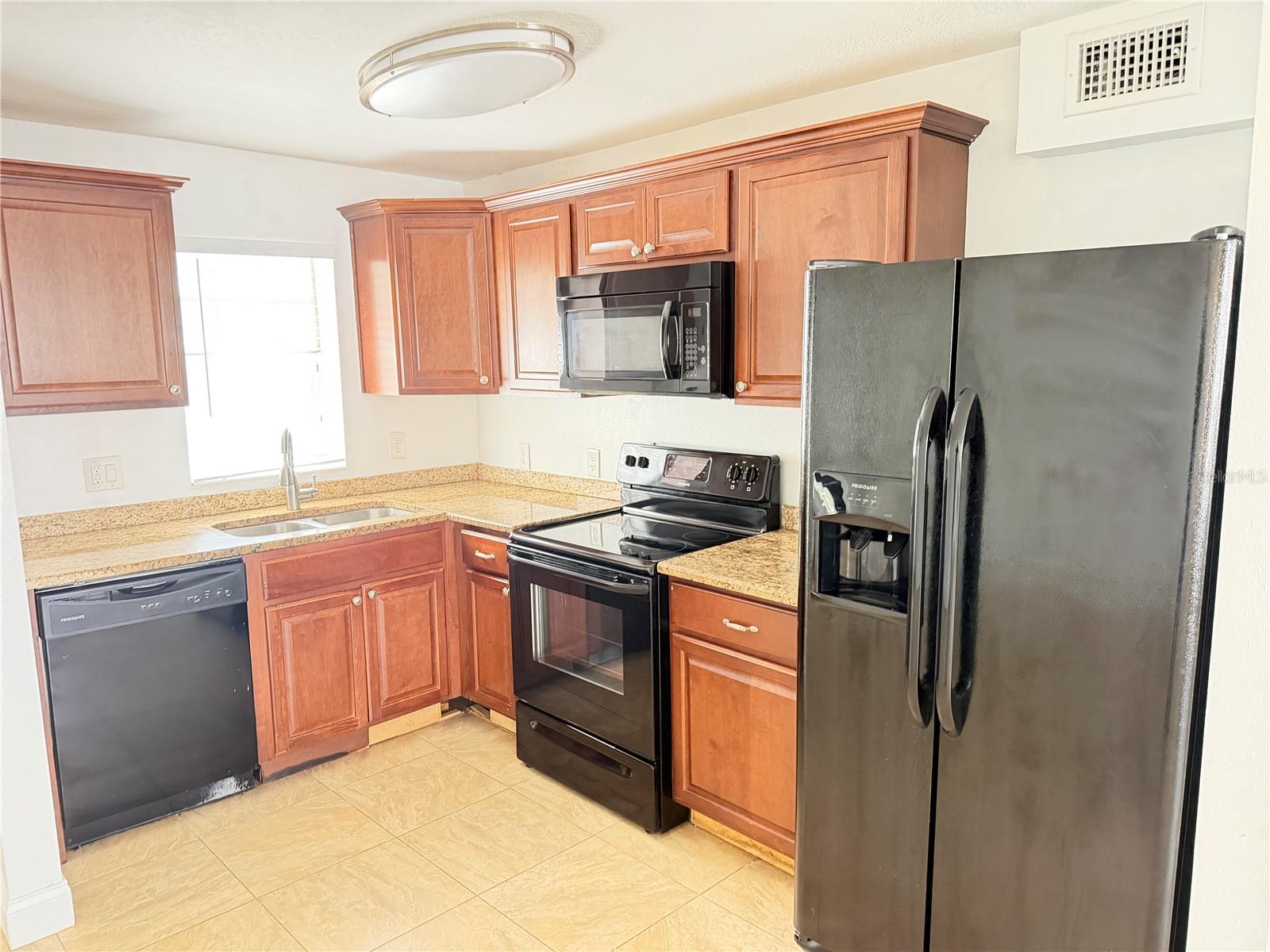 2564 Se 15th Ave #h Property Photo 10