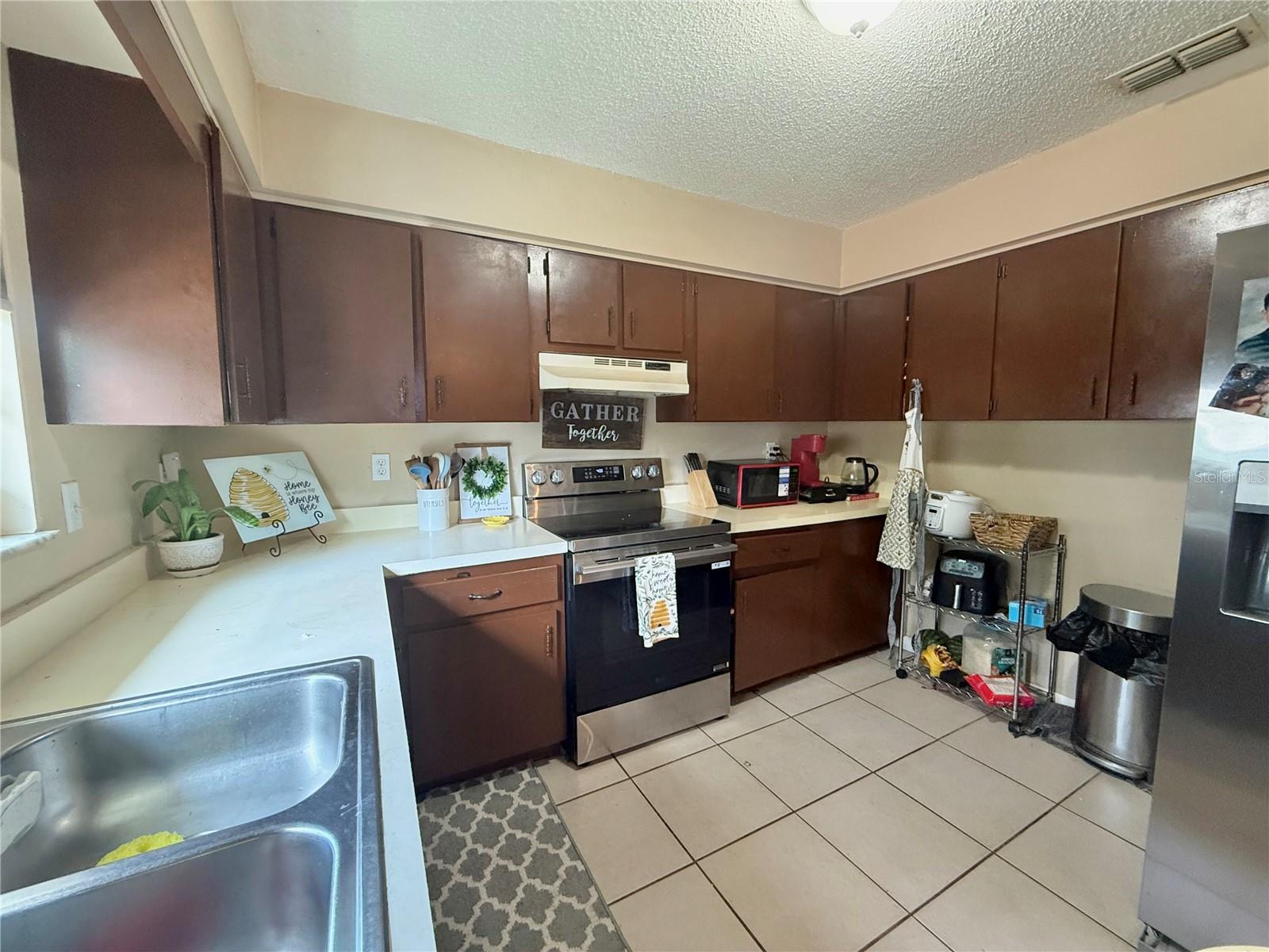 6 Spring Lane Way Property Photo 8