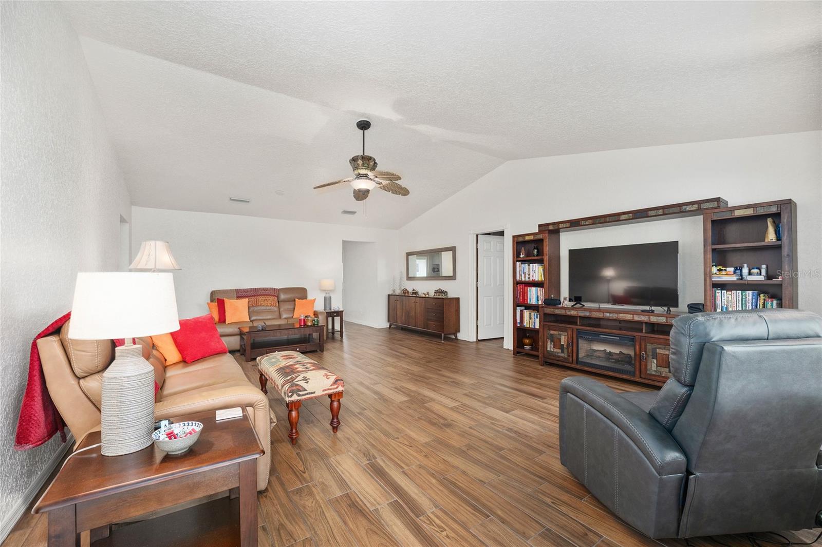 8560 Sw 90th St #e Property Photo 9