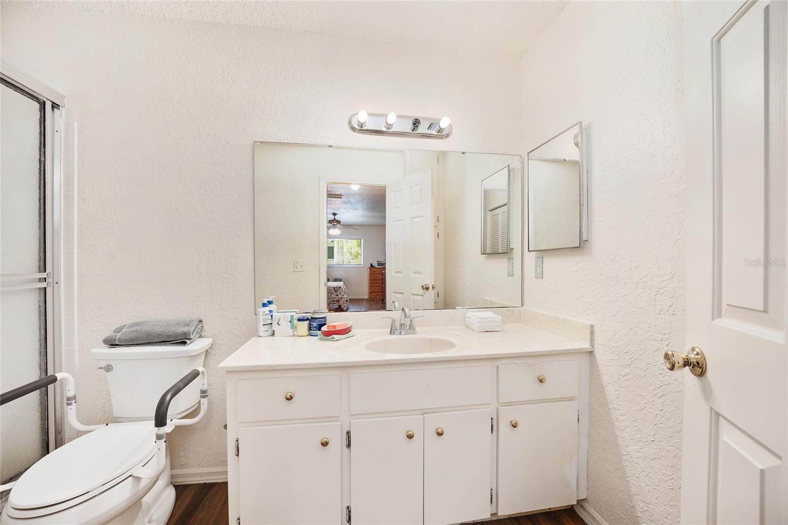 8560 Sw 90th St #e Property Photo 33