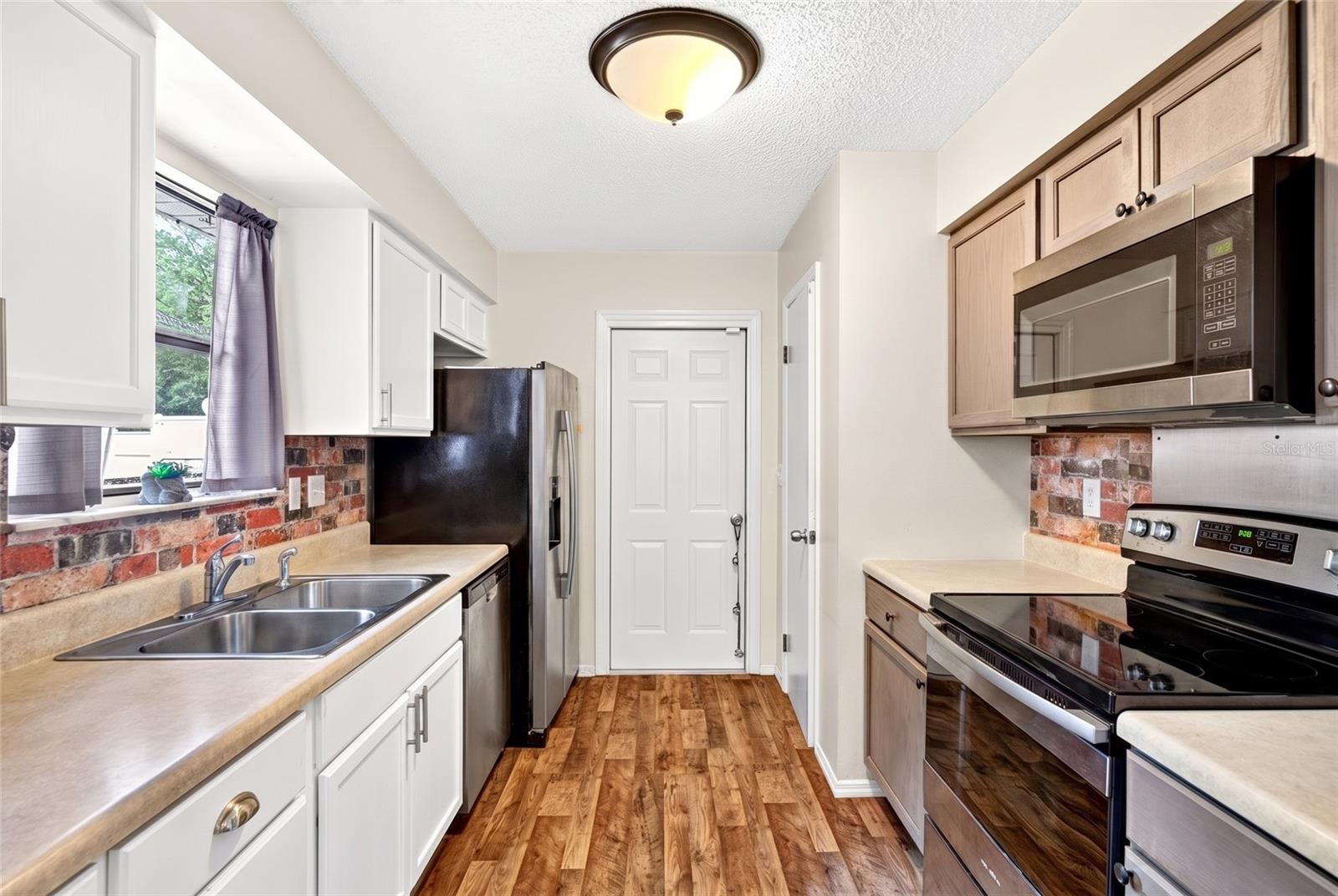 27 Cedar Trce Property Photo 4