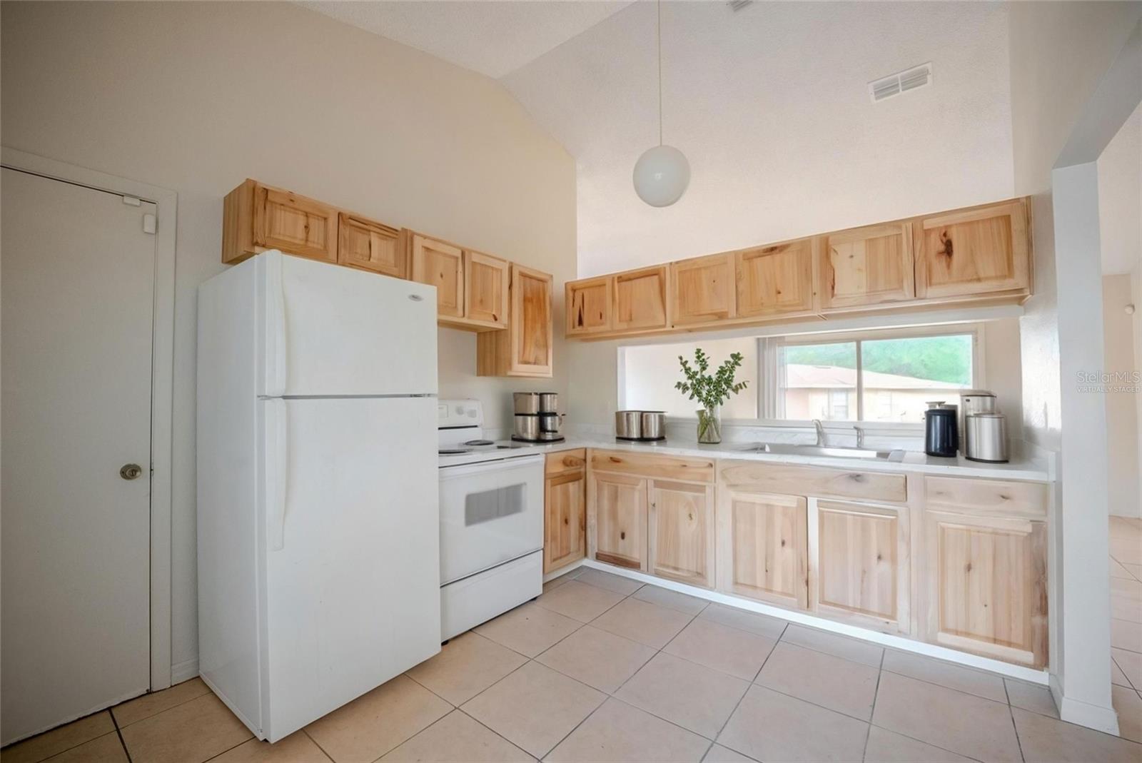 21 Spring Loop Cir Property Photo 4