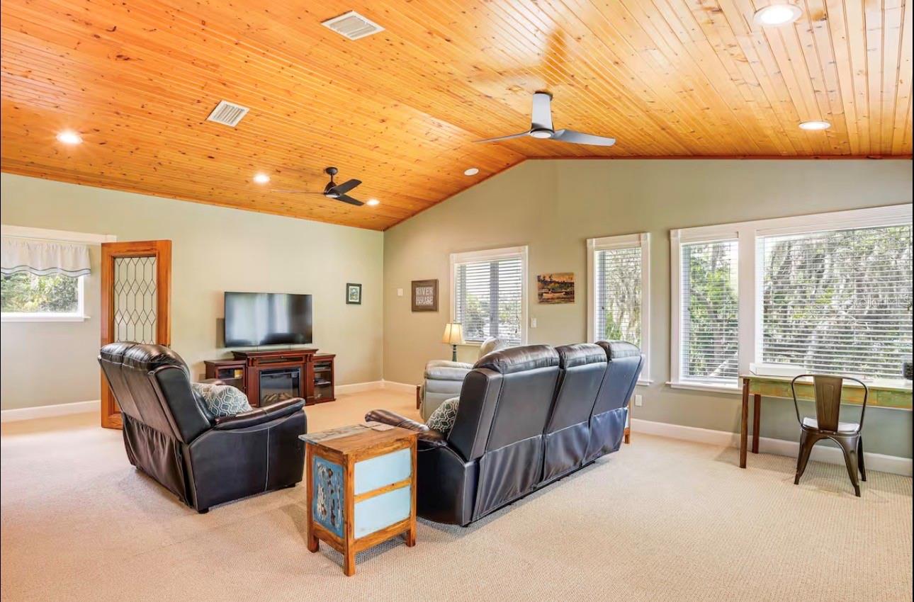 20906 River Dr Property Photo 15