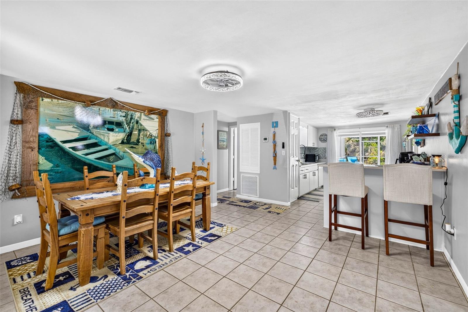 5304 S James Ter Property Photo 3