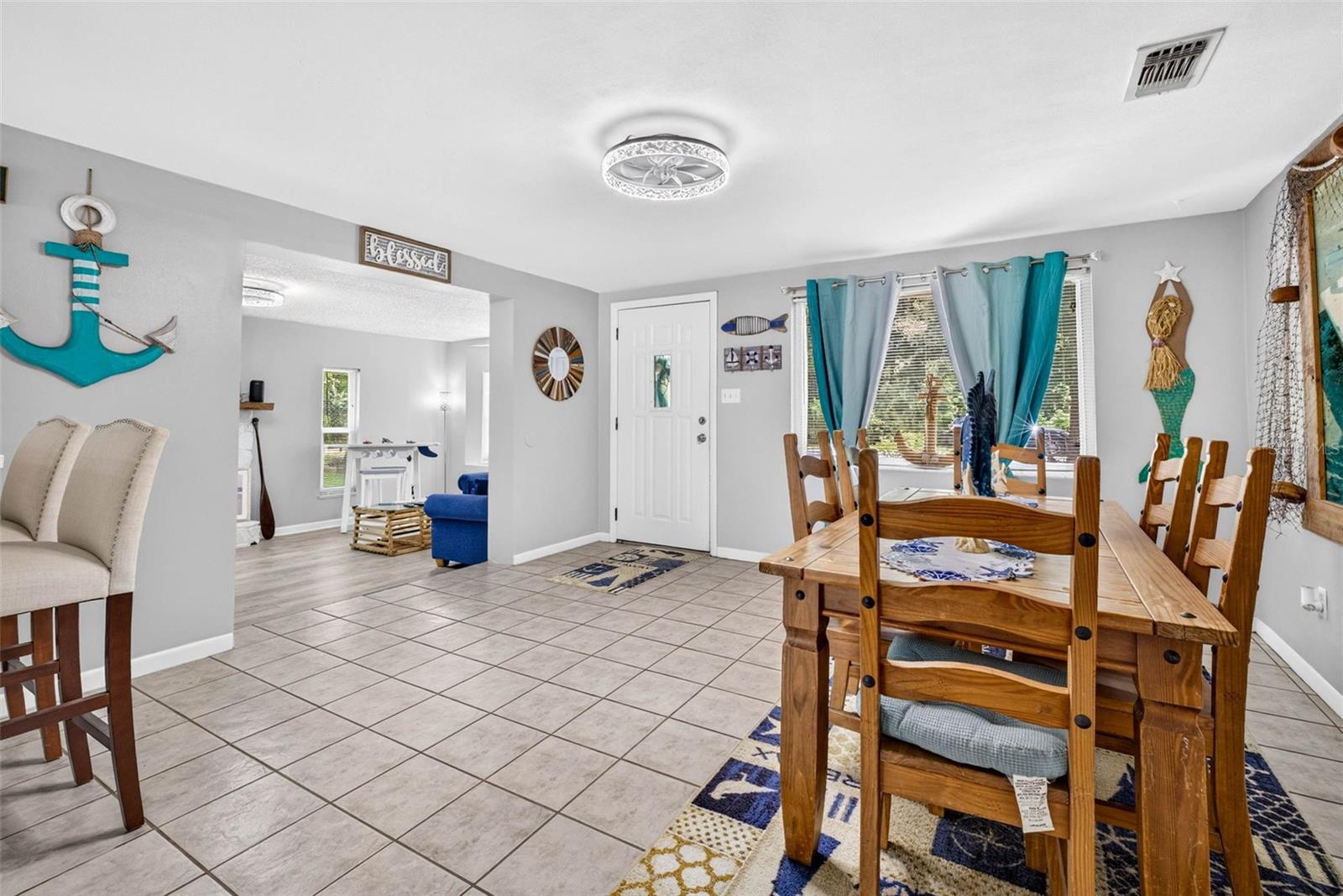 5304 S James Ter Property Photo 6