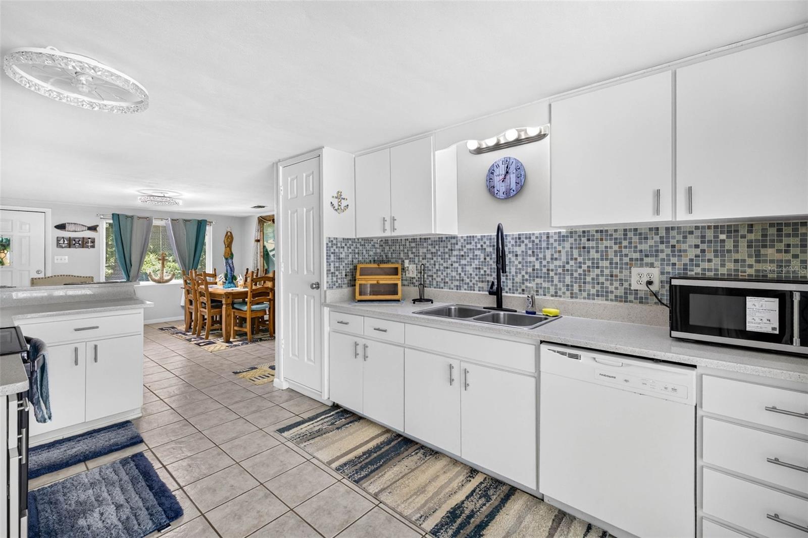 5304 S James Ter Property Photo 14