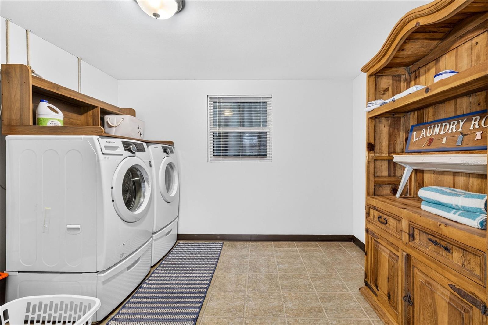 5304 S James Ter Property Photo 16