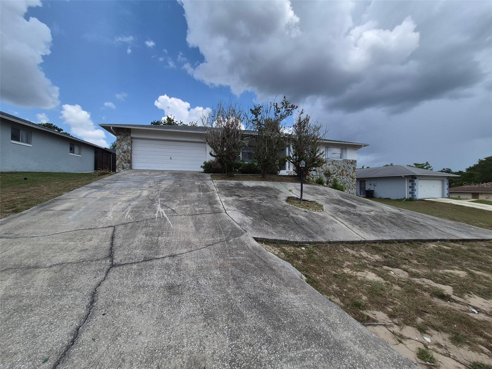 229 W Casurina Pl Property Photo 1