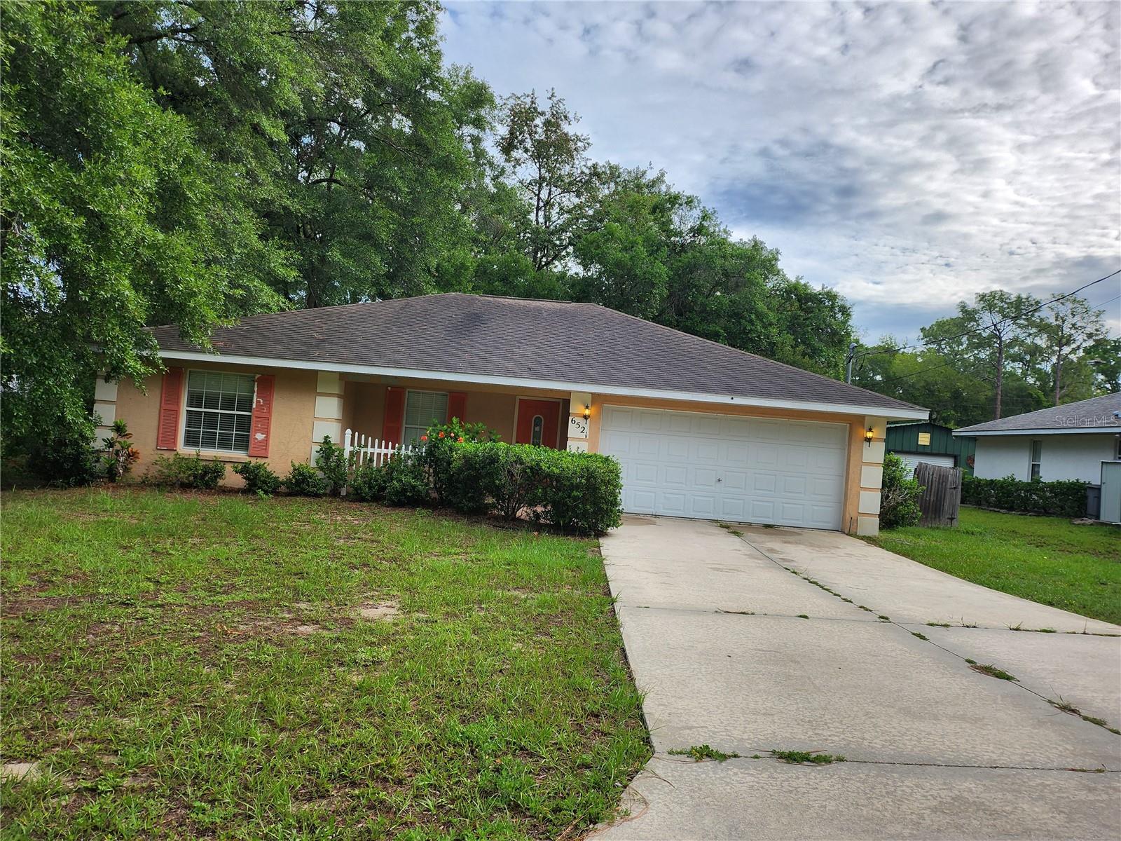 6521 E Grayson St Property Photo 1