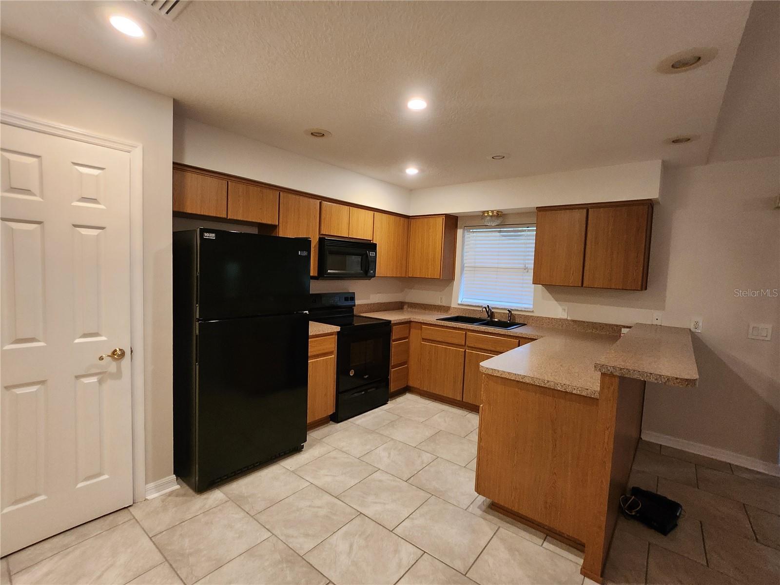 6521 E Grayson St Property Photo 5
