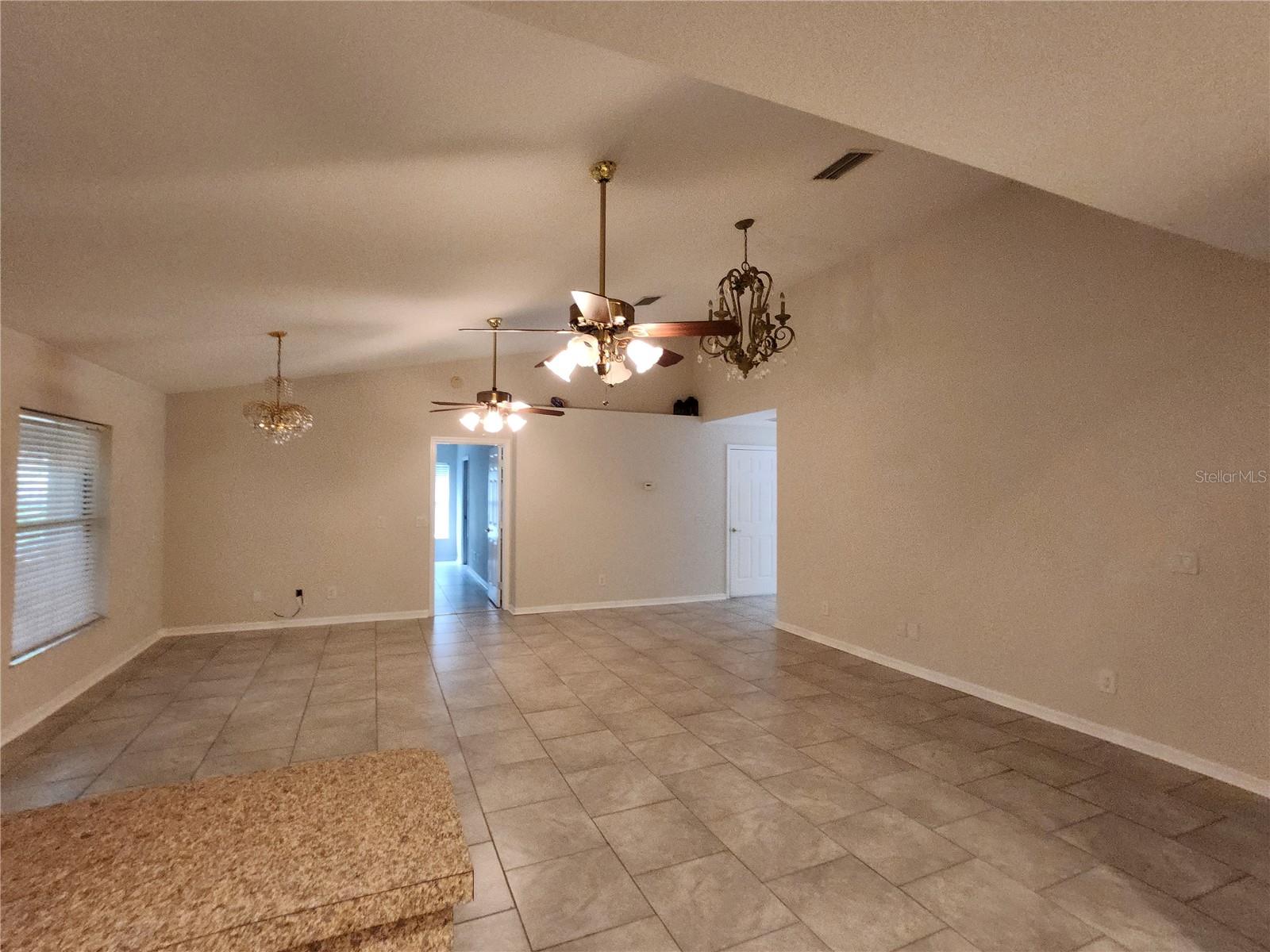 6521 E Grayson St Property Photo 7