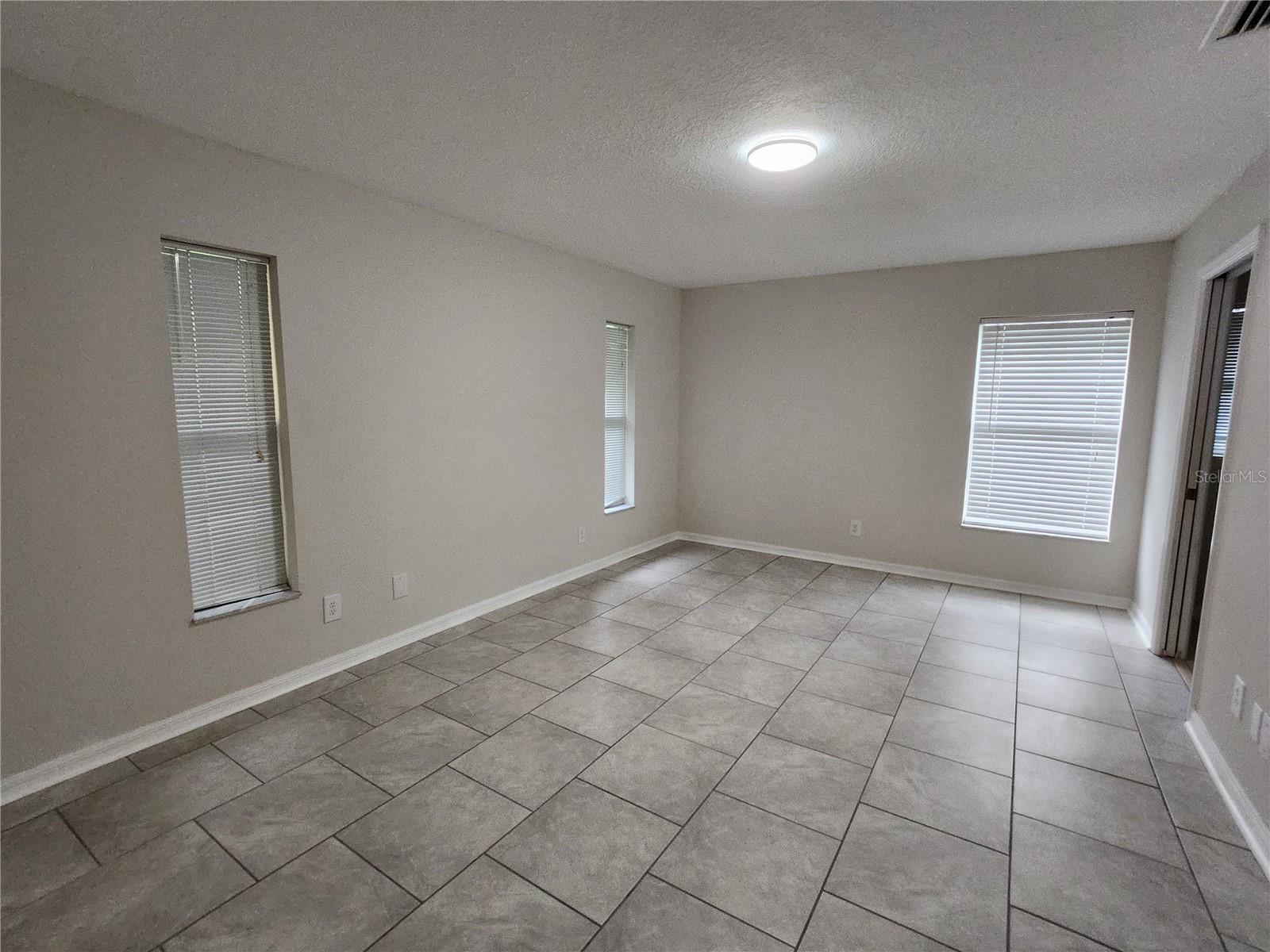 6521 E Grayson St Property Photo 8