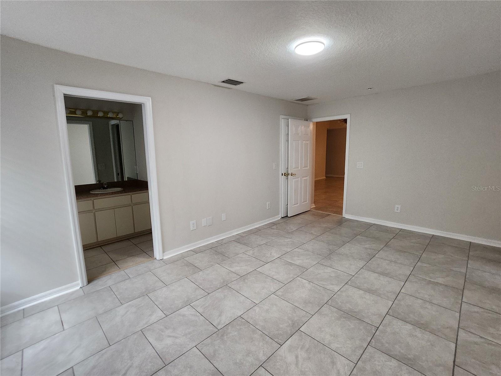 6521 E Grayson St Property Photo 9