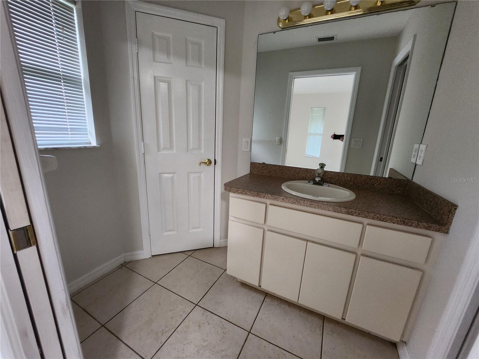 6521 E Grayson St Property Photo 10