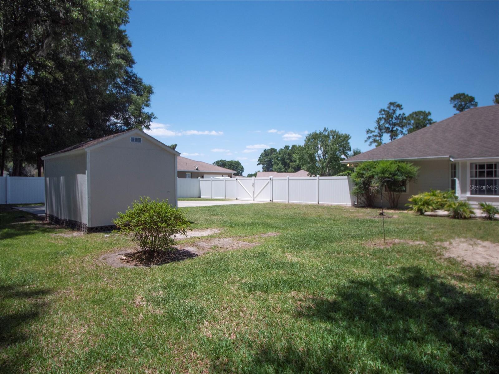 1258 Ne 51st Loop Property Photo 34
