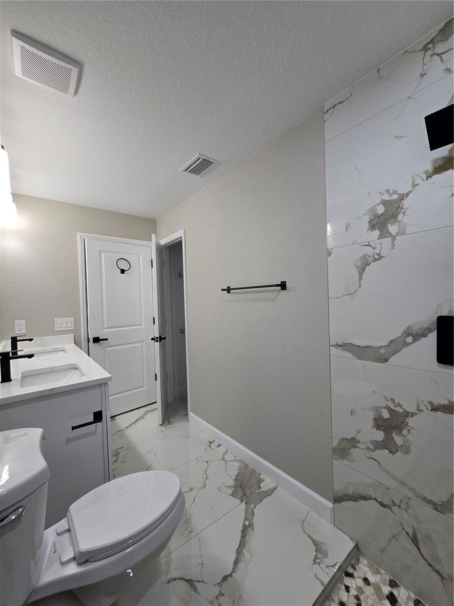203 Emerald Rd Property Photo 24
