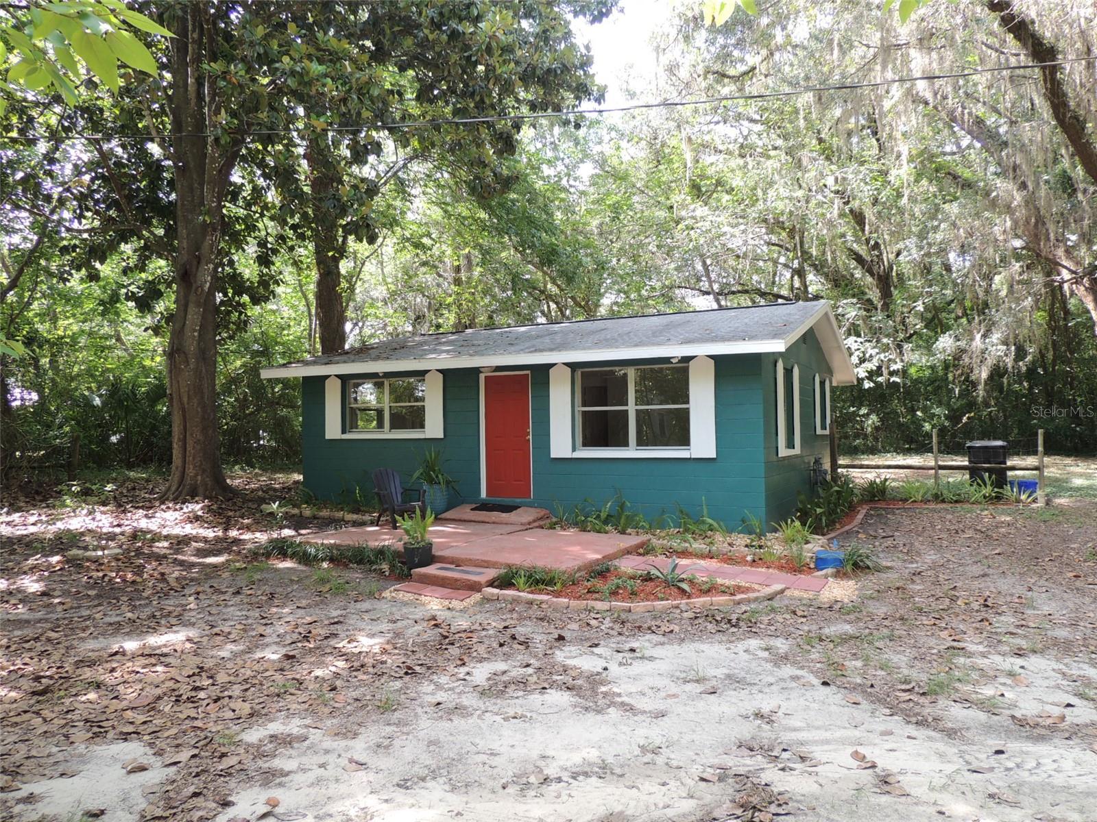 1146 NE 2ND PL Property Photo 1