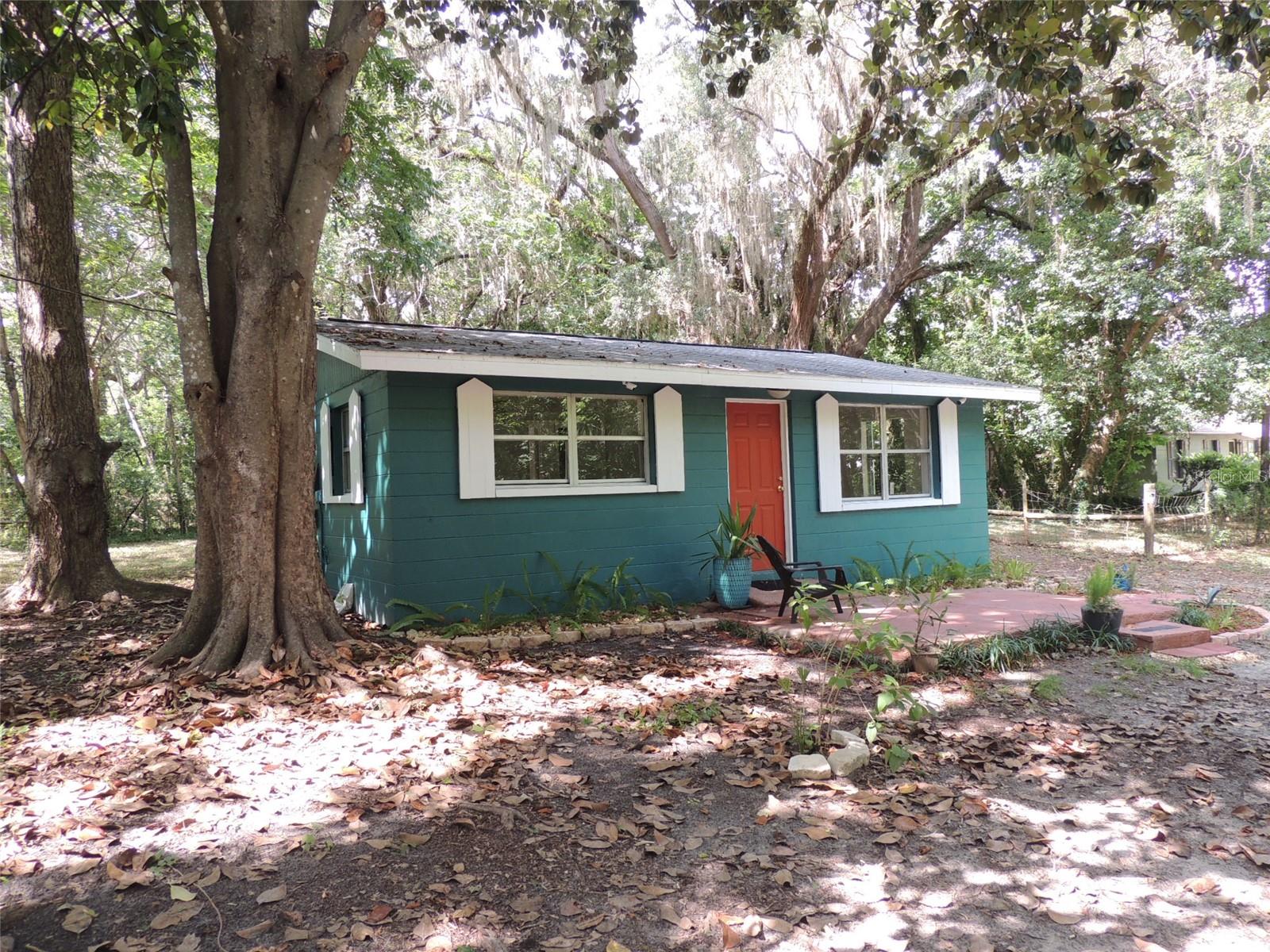 1146 Ne 2nd Pl Property Photo 2