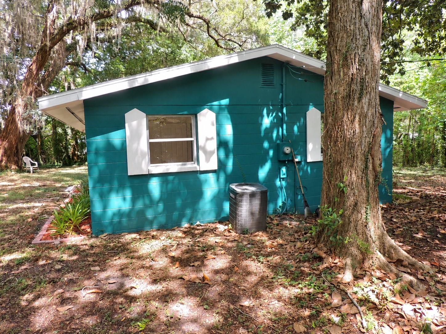 1146 Ne 2nd Pl Property Photo 5
