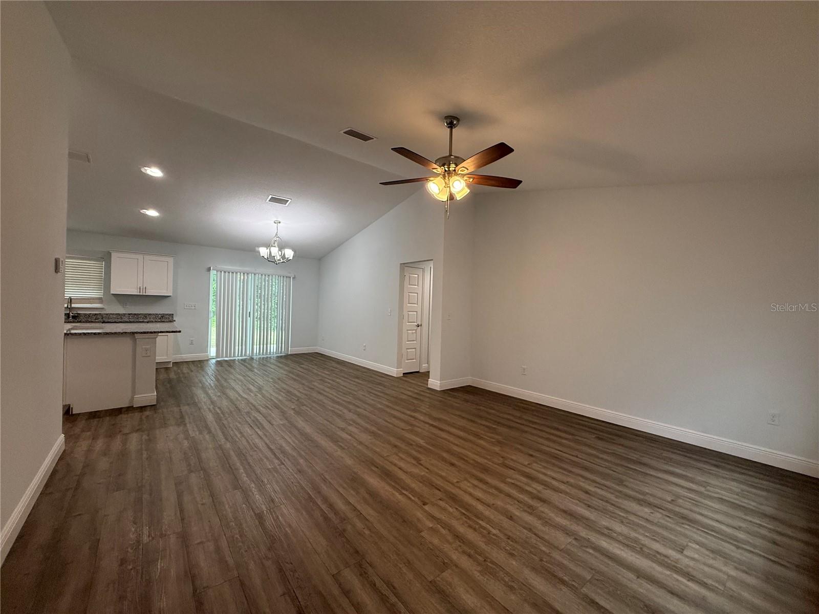 7752 N Walton Ter Property Photo 2