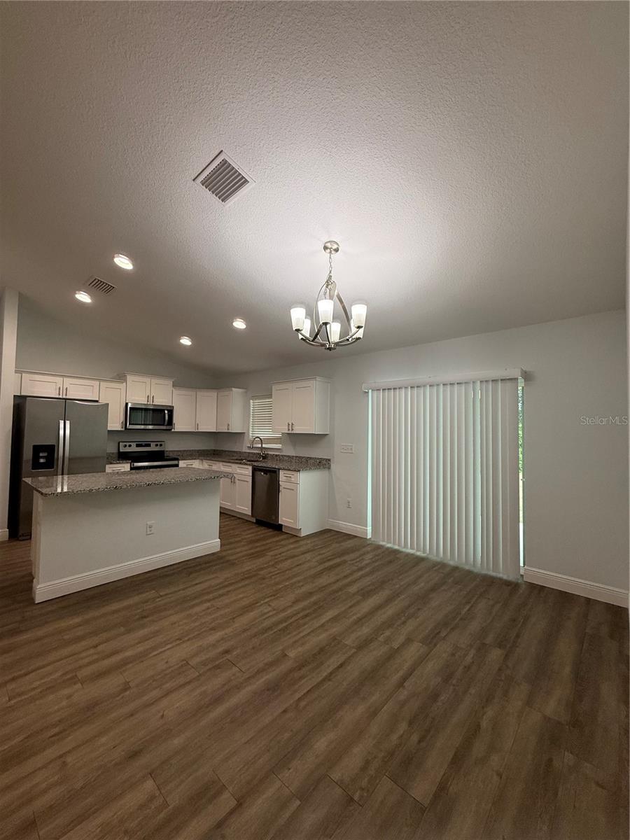 7752 N Walton Ter Property Photo 3