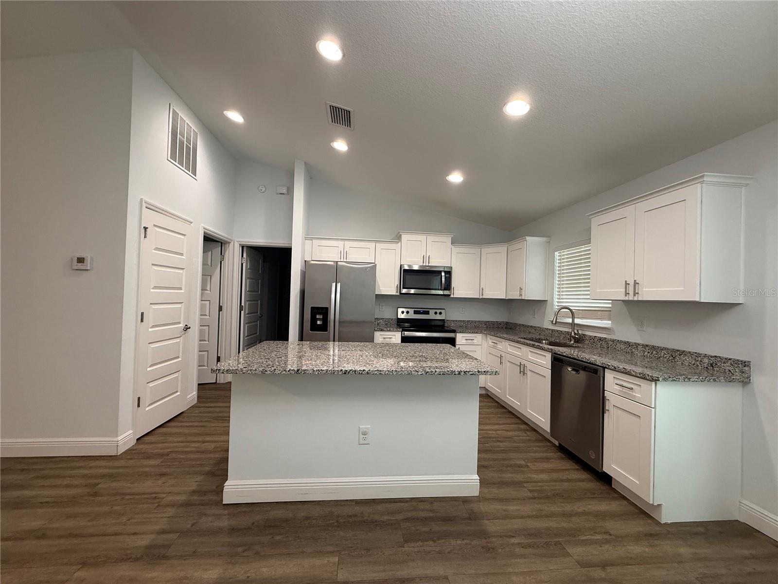 7752 N Walton Ter Property Photo 8
