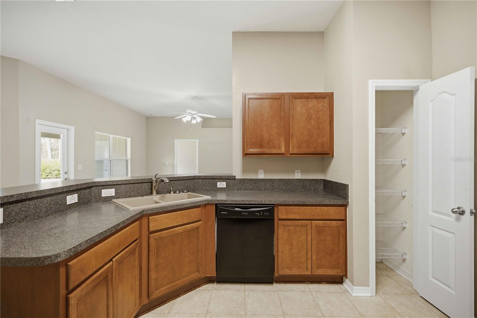 334 Lake Dr Property Photo 5