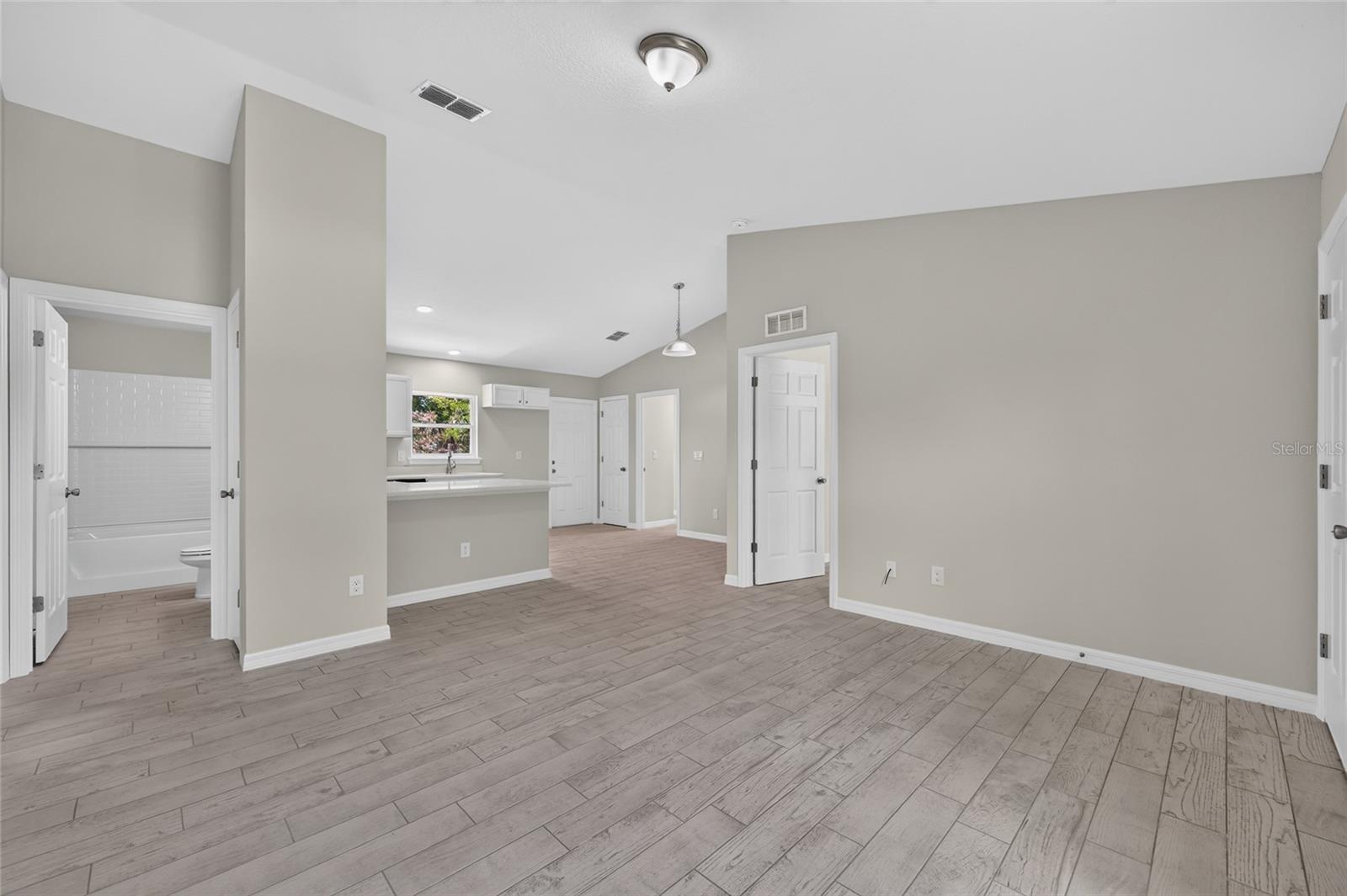 8 Oak Circle Trce Property Photo 13