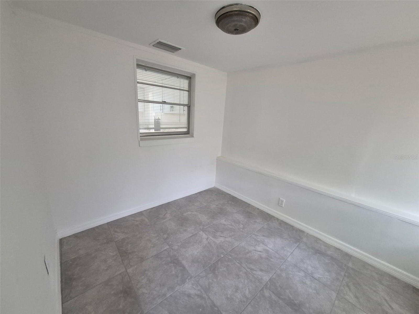 27 E Lemon St Property Photo 2
