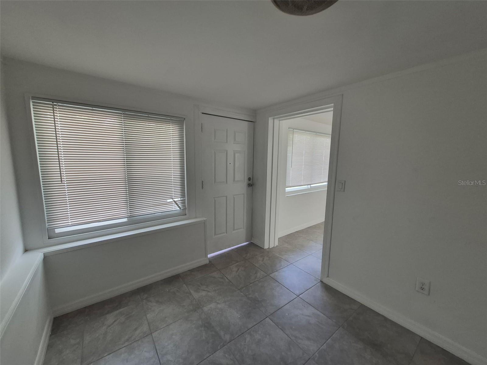 27 E Lemon St Property Photo 3