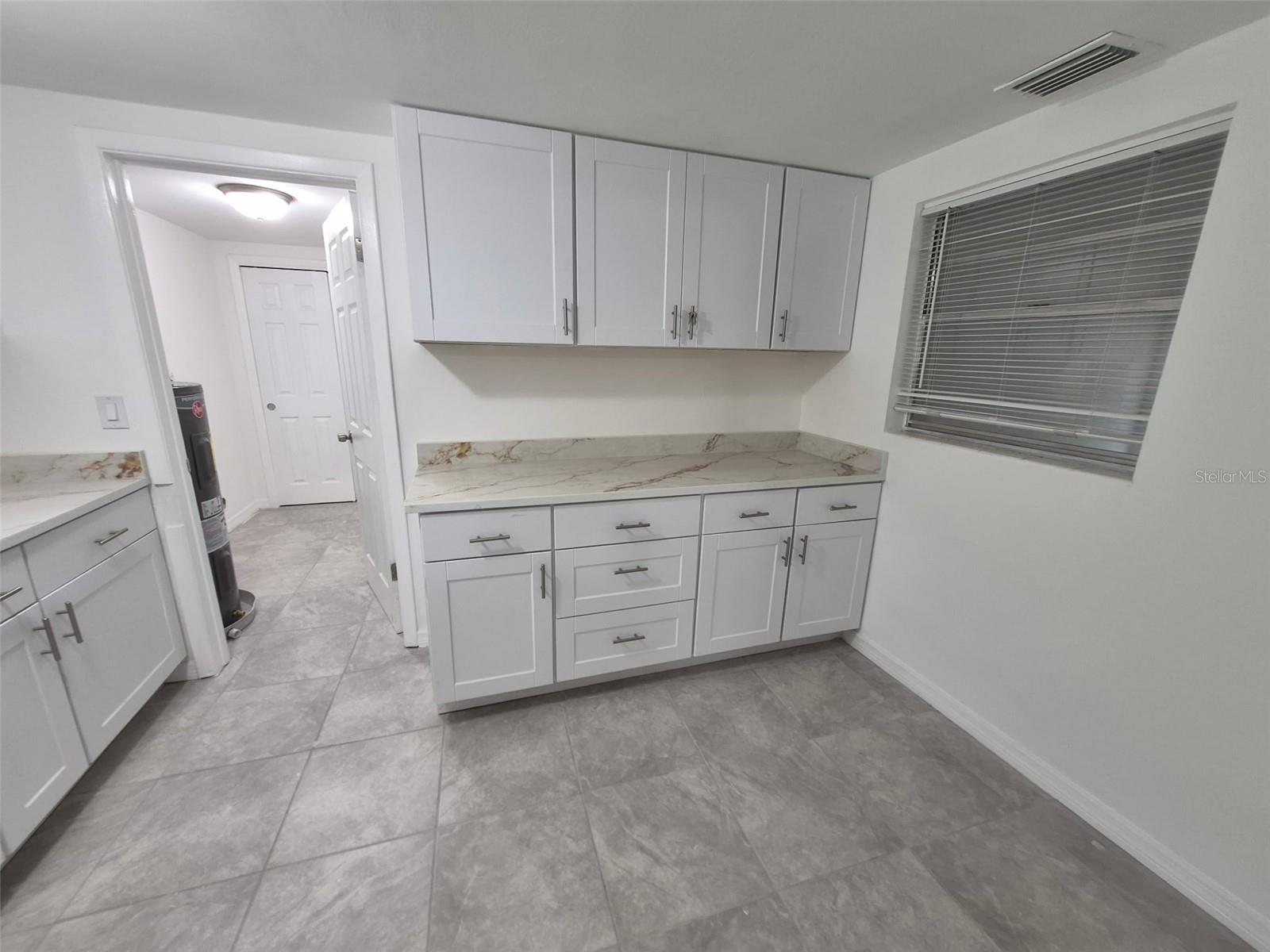 27 E Lemon St Property Photo 8