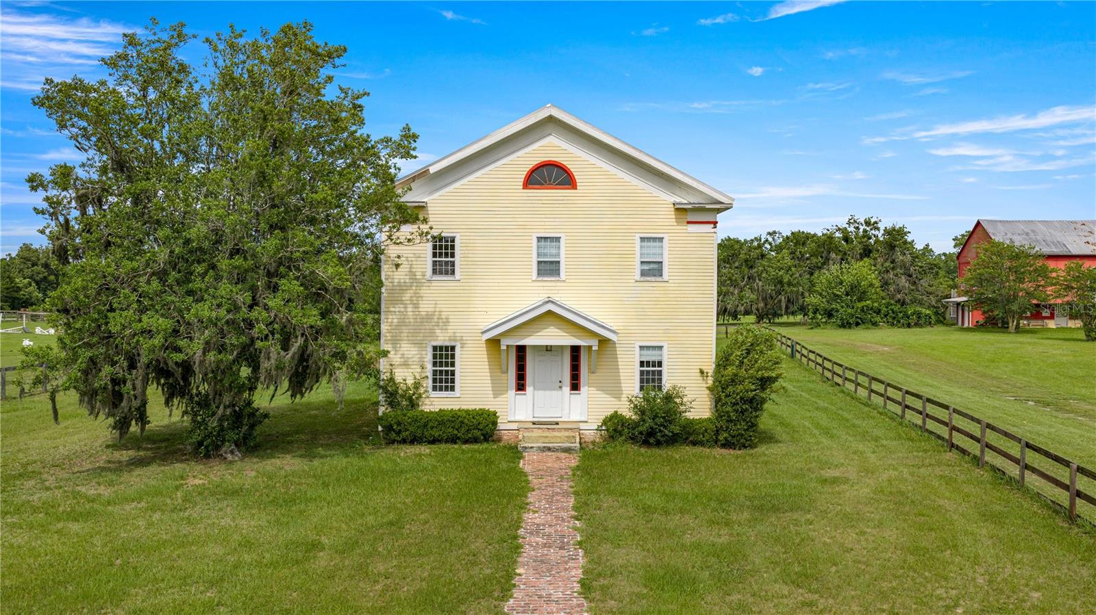 13939 N US HIGHWAY 441 #(Yellow House) Property Photo 1