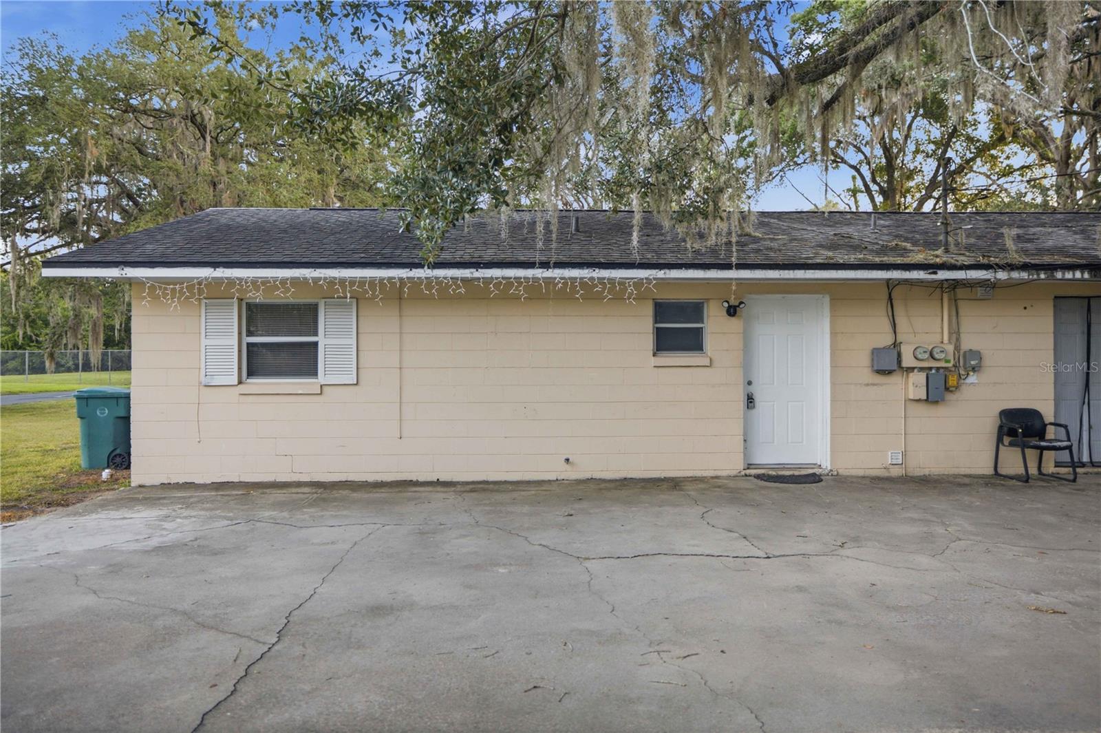 421 NE 26TH CT Property Photo 1