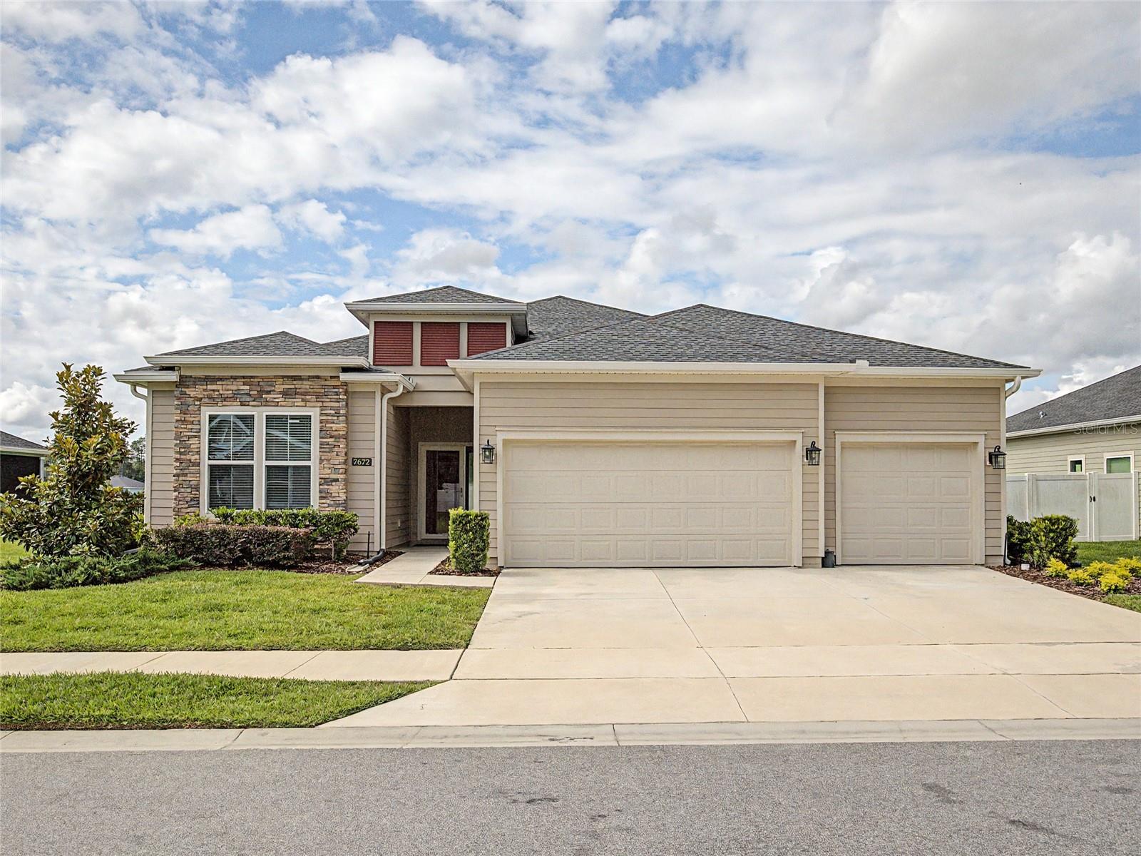 7672 SW 74TH LOOP Property Photo 1