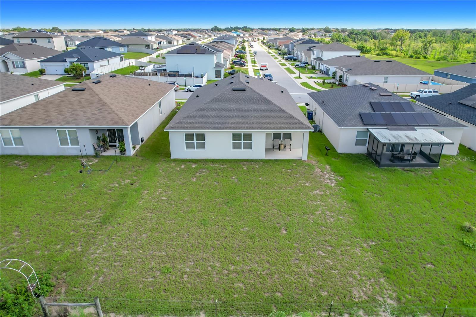 1040 Cambridge Dr Property Photo 35