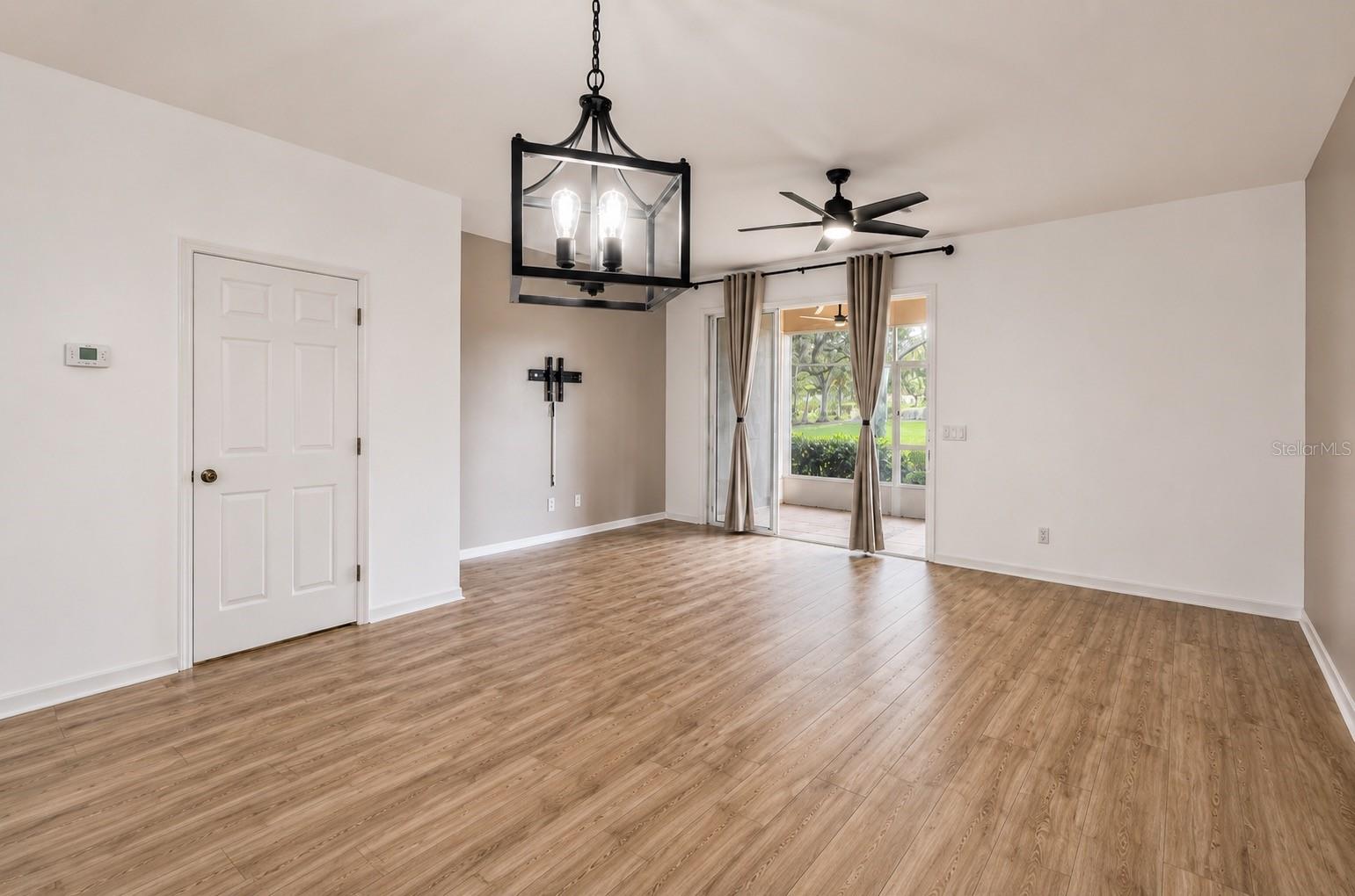 1636 W Spring Meadow Loop Property Photo 5