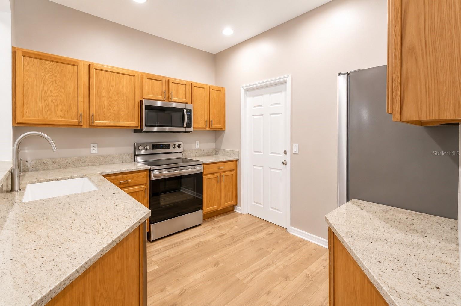 1636 W Spring Meadow Loop Property Photo 8