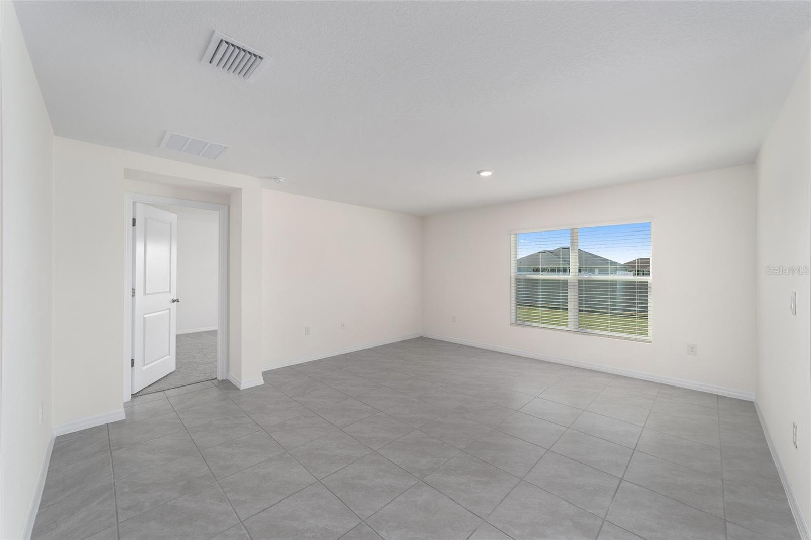 8856 Sw 49th Cir Property Photo 4