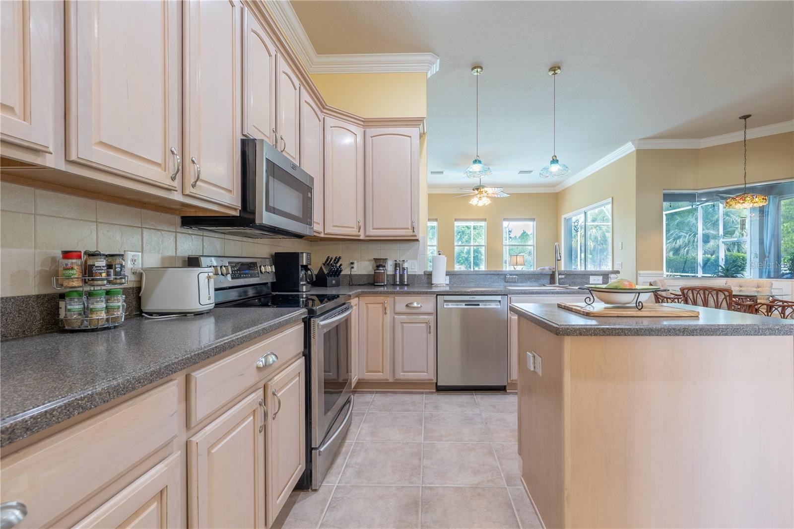 1626 E Gate Dancer Cir Property Photo 4