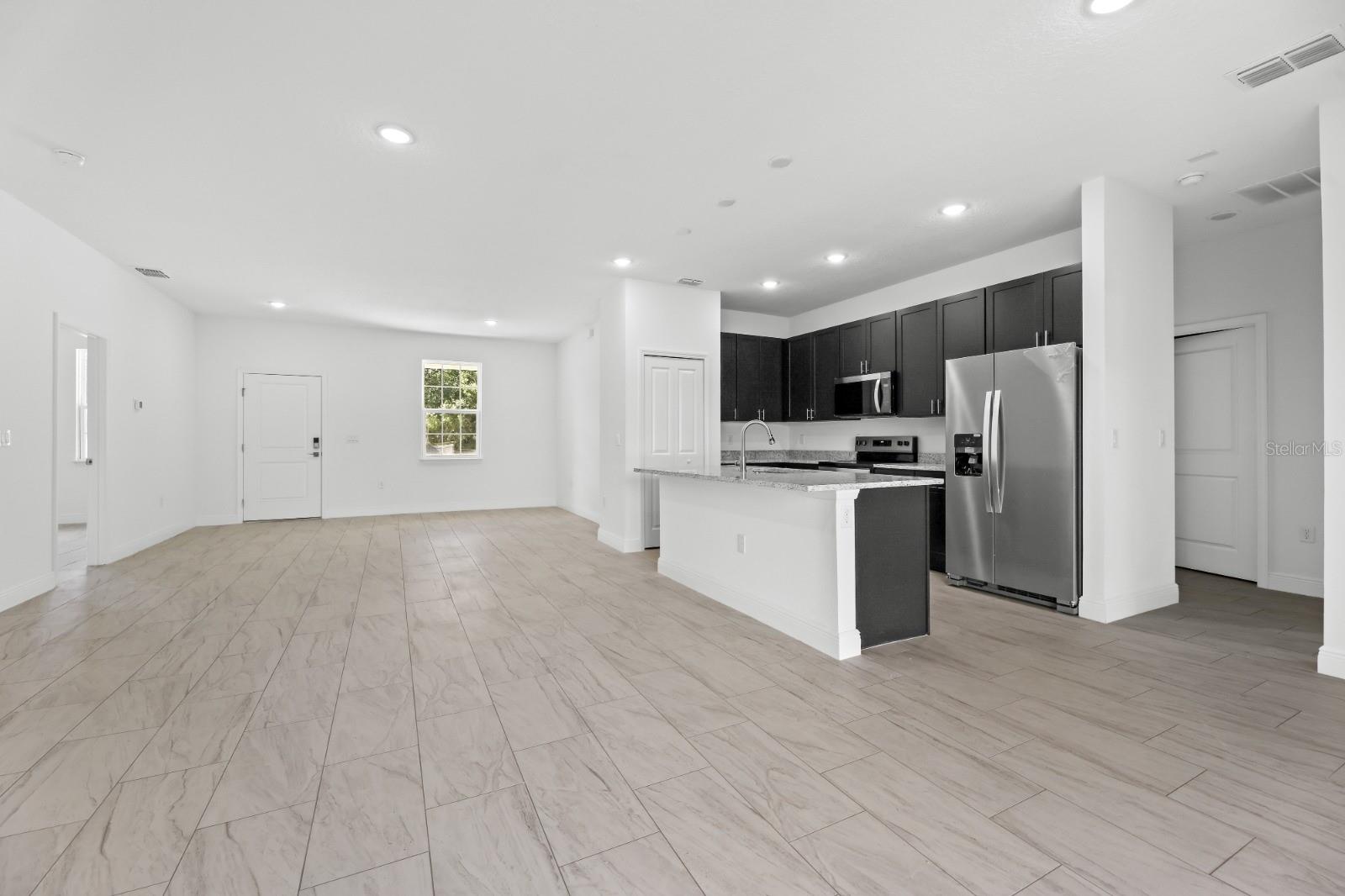 2744 W Redgate Dr Property Photo 8