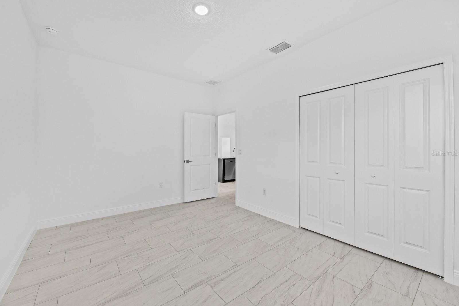 2744 W Redgate Dr Property Photo 14