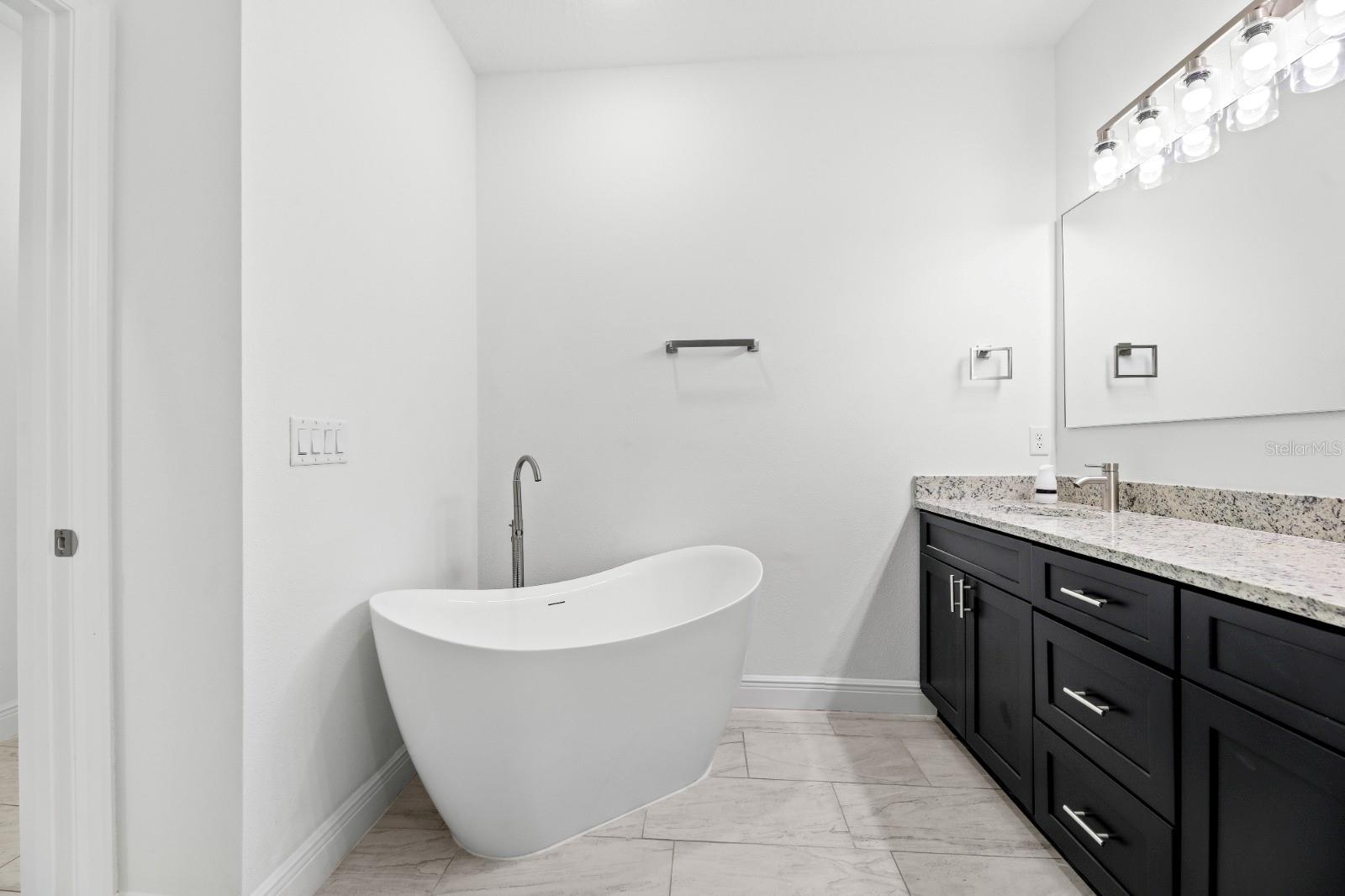 2744 W Redgate Dr Property Photo 19