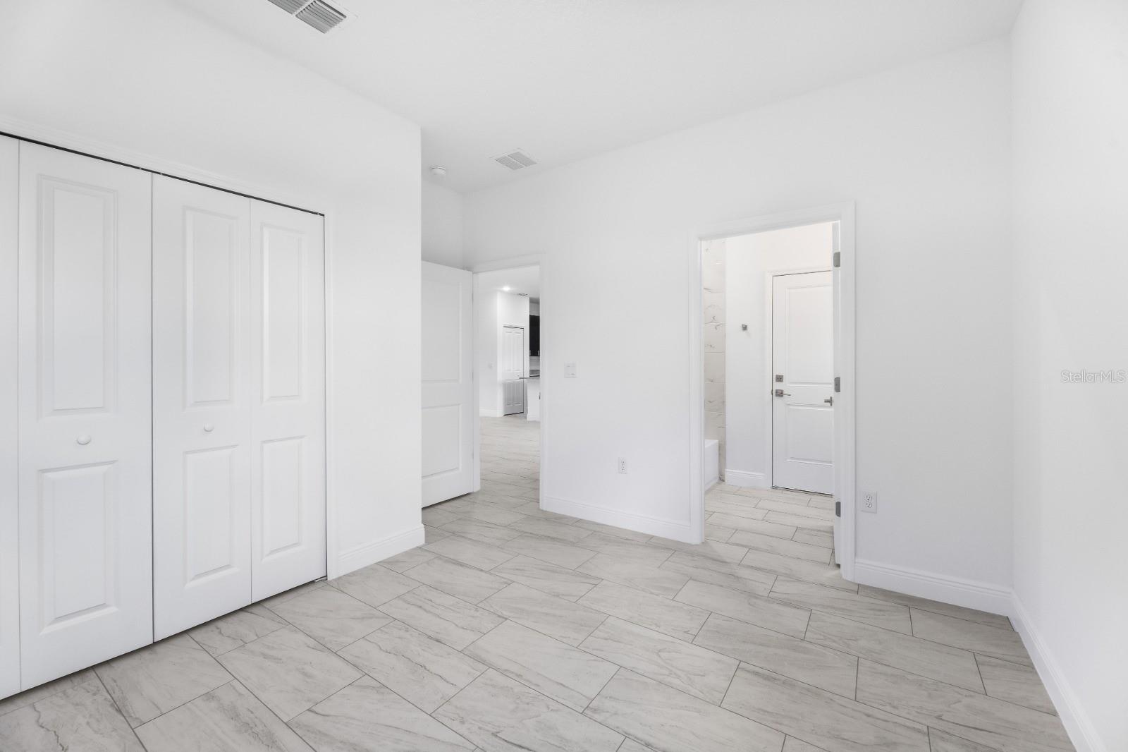 2744 W Redgate Dr Property Photo 25