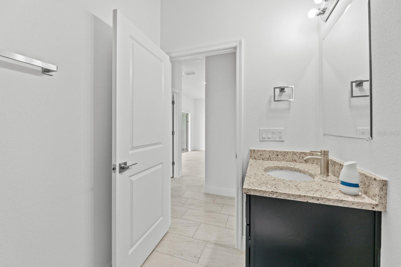 2744 W Redgate Dr Property Photo 28