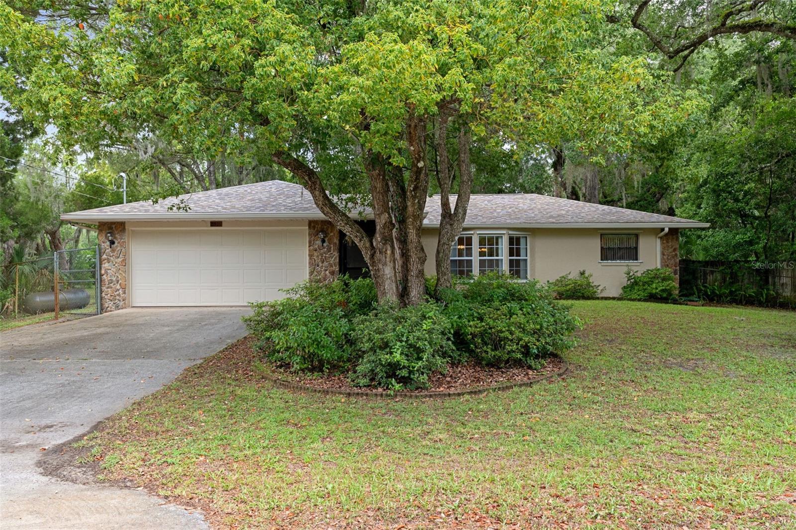 5931 N BROOKGREEN DR Property Photo 1