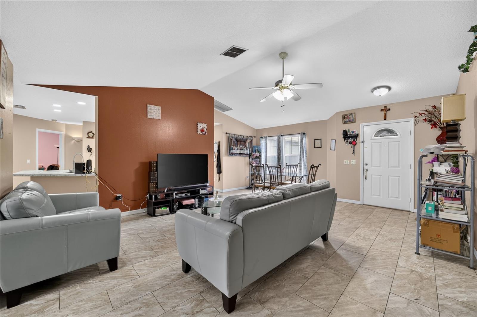 304 Marion Oaks Crse Property Photo 7