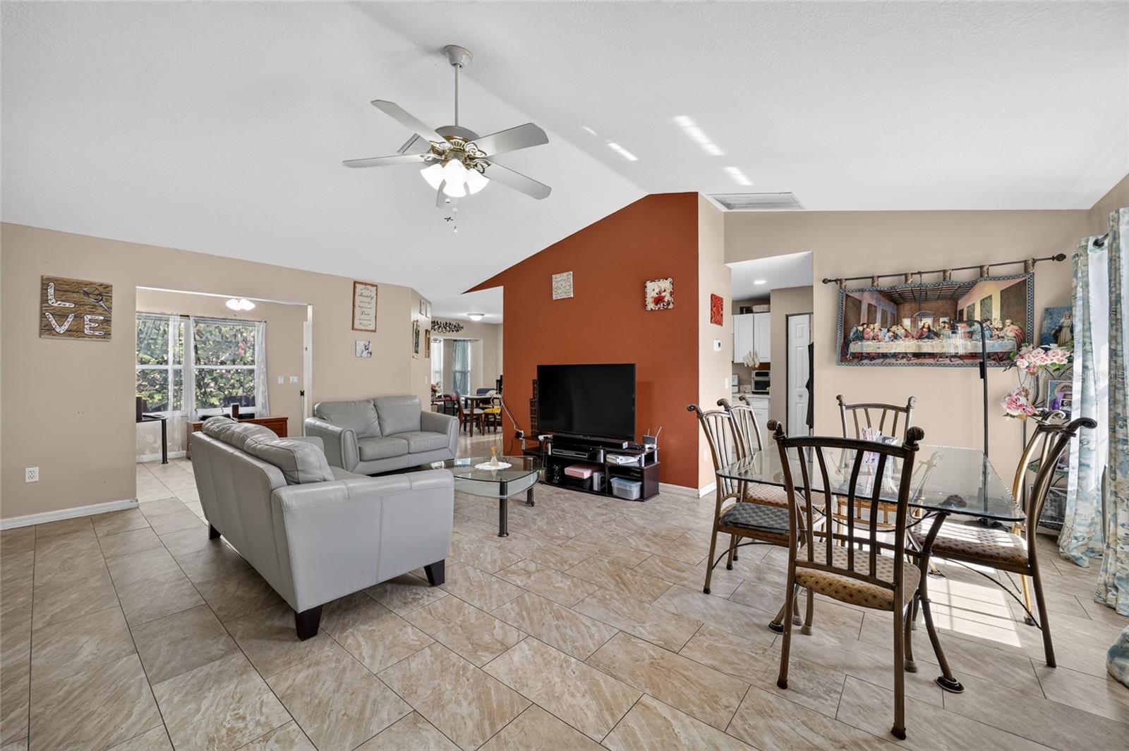 304 Marion Oaks Crse Property Photo 10