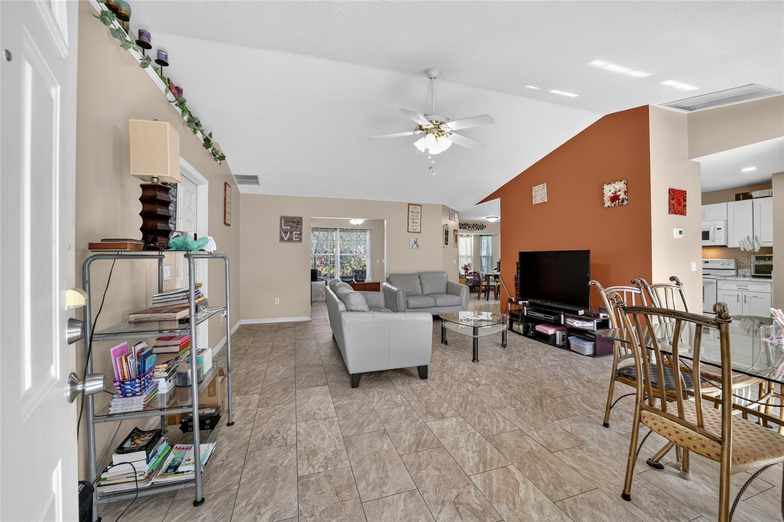 304 Marion Oaks Crse Property Photo 13